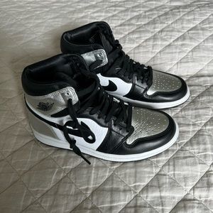 Air Jordan 1 Retro High OG Silver Toe
